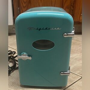 Retro Frigidaire Mini Fridge Holds 6 Cans